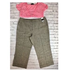 NWT (16 )New York & Company cropped pants